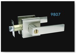 9807 (Available BK ET)  SS color, WITH 65MM round ROSETTES    Brass Yale Key  